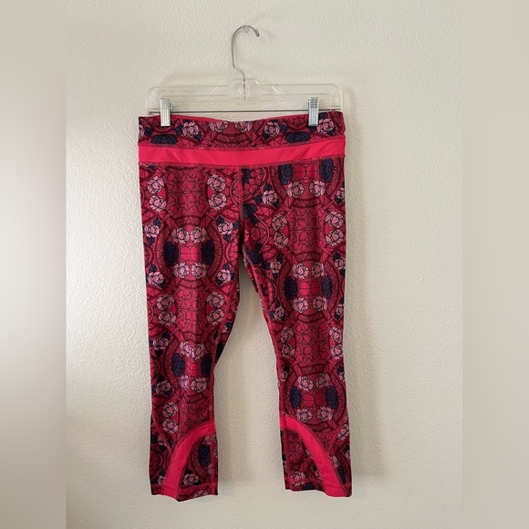 Lululemon Athletica pink and Black Patterned Leggings ‘30 - Picture 1 of 4